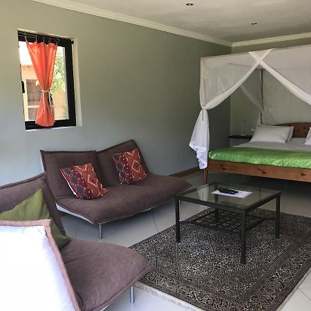 Aramesh Guesthouse And B&B Midrand Exteriör bild