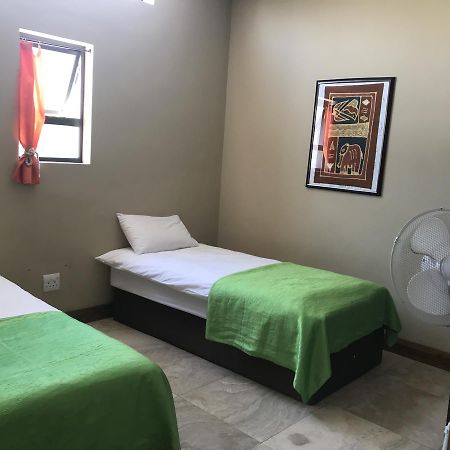 Aramesh Guesthouse And B&B Midrand Exteriör bild